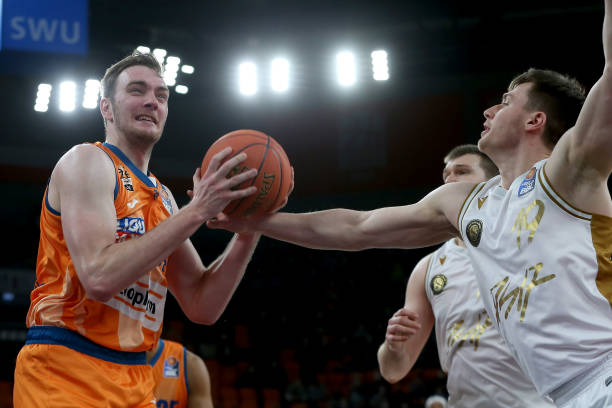 她提出的 她提出的